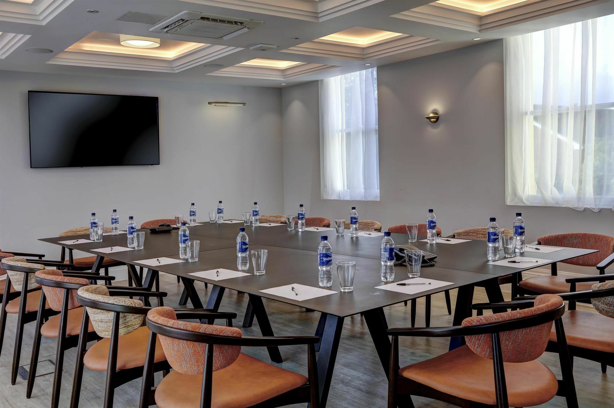 Hotel Western Queens Crystal Palace 3*
