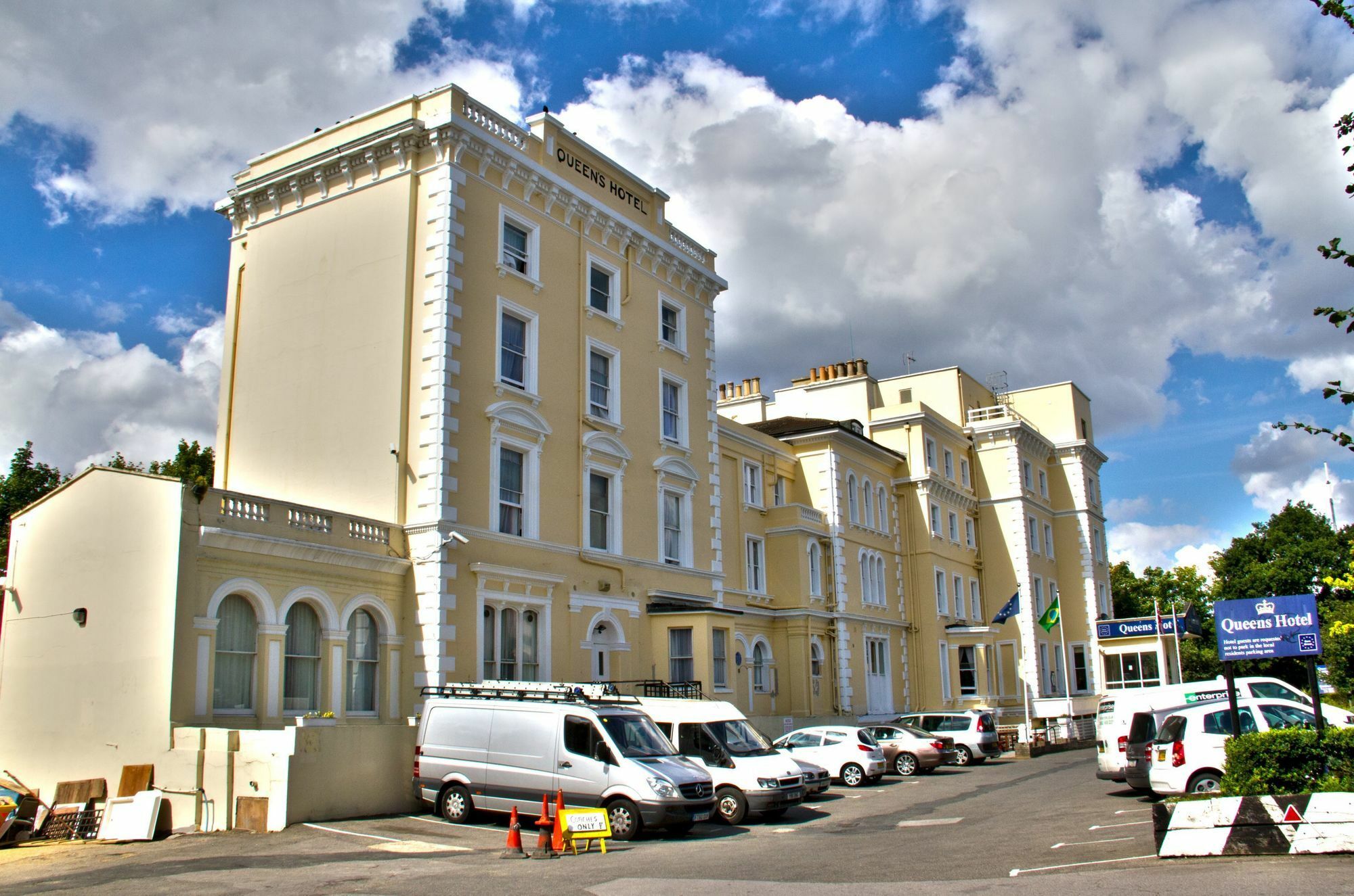 Western Queens Crystal Palace Hotel Londres
