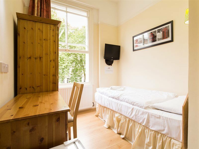 Dolphin - The 3* Londres