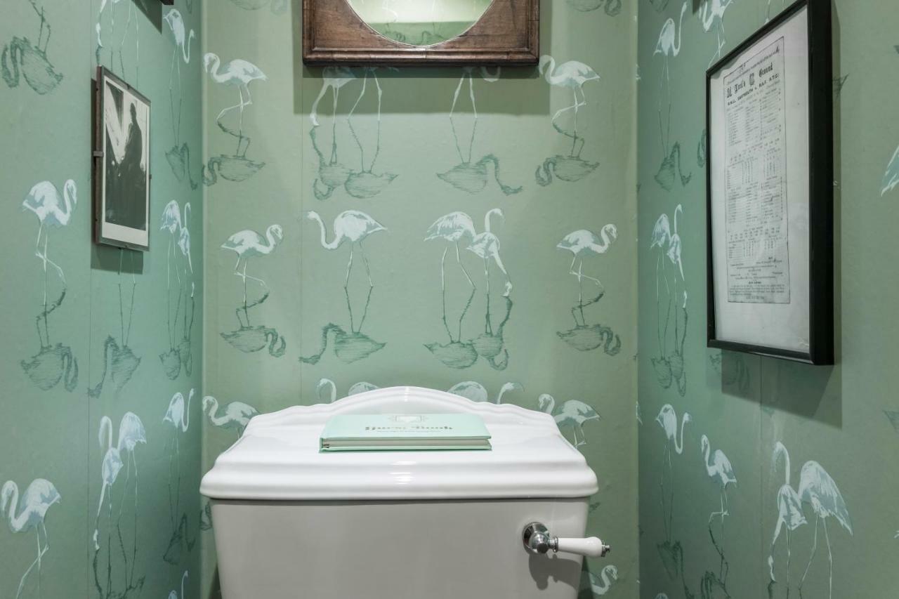 Veeve - Beautiful Interiors On A Battersea Crescent Vakantiehuis Londen