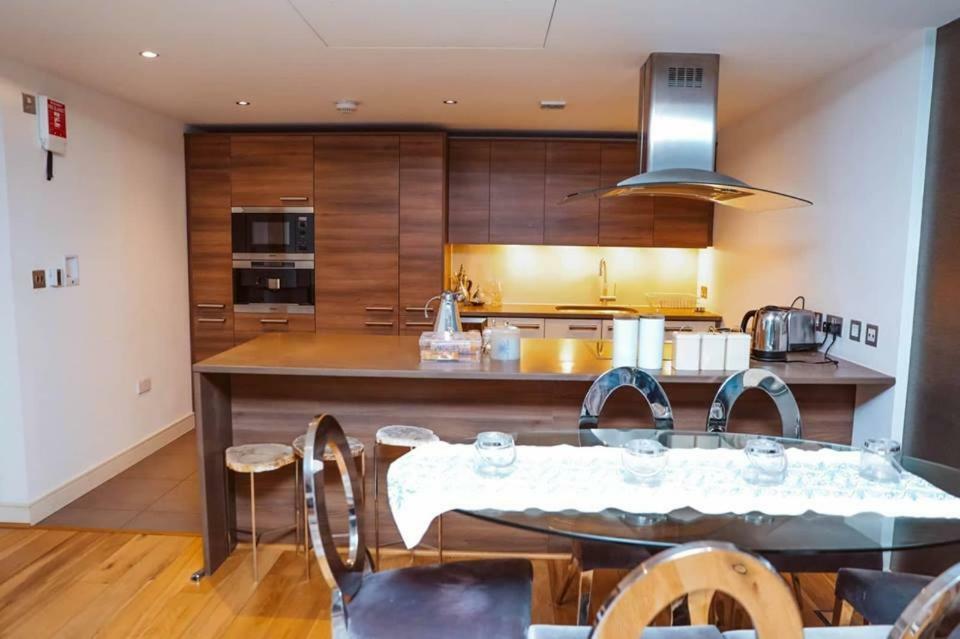Mahogany House, Imperial Wharf Apartamento