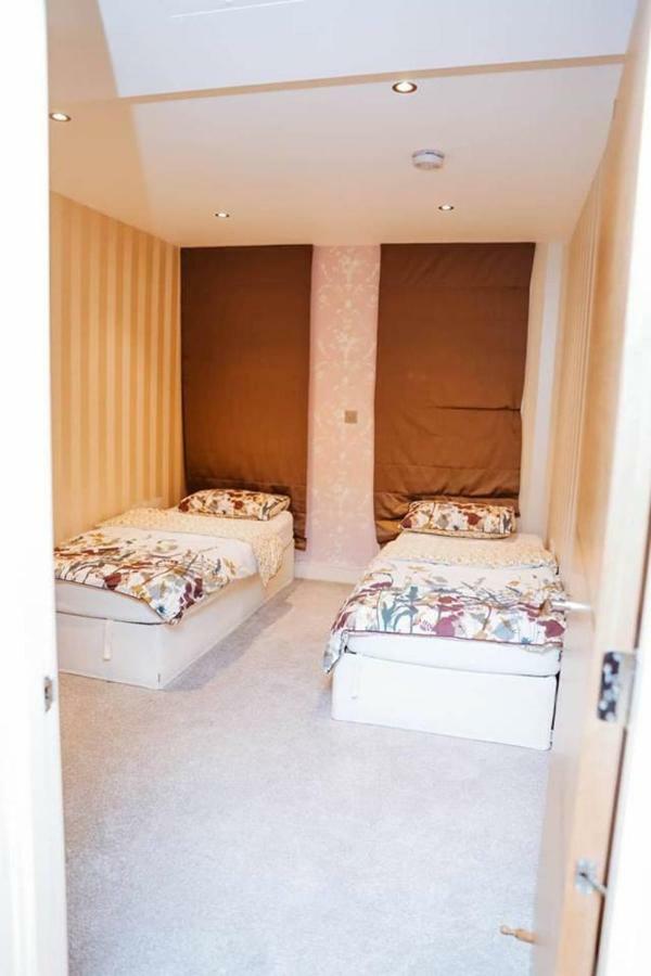 Mahogany House, Imperial Wharf Apartamento