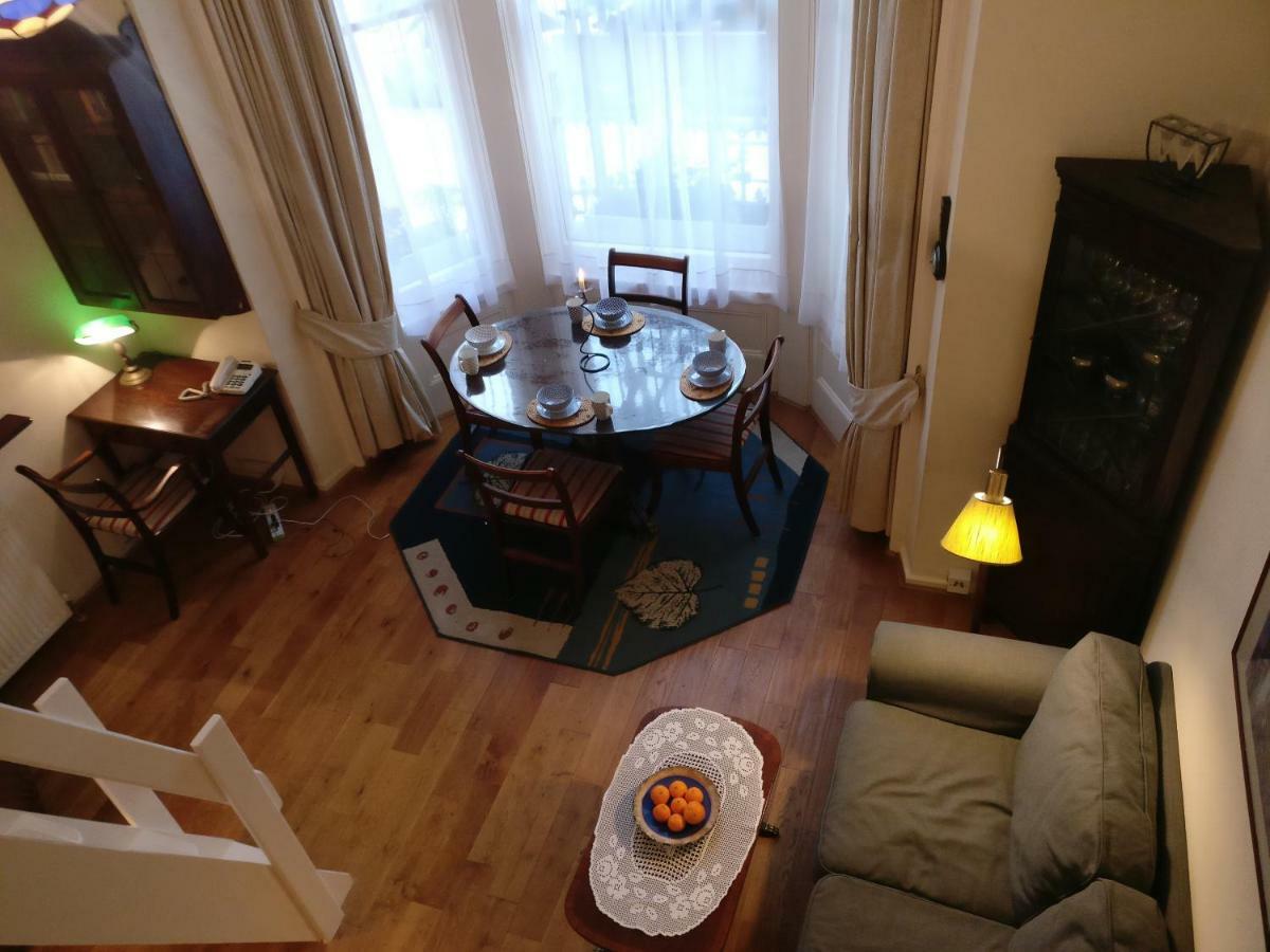 Habitación en casa particular 1870s Victorian House