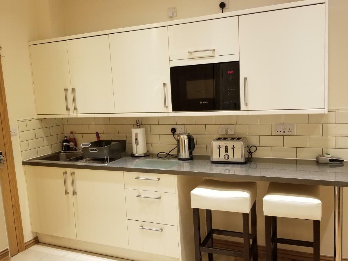 Luxury 1min Walk From Underground, With Free Parking Free Wifi Apartamento Londres