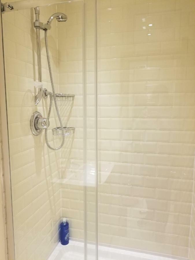 Luxury 1min Walk From Underground, With Free Parking Free Wifi Londres