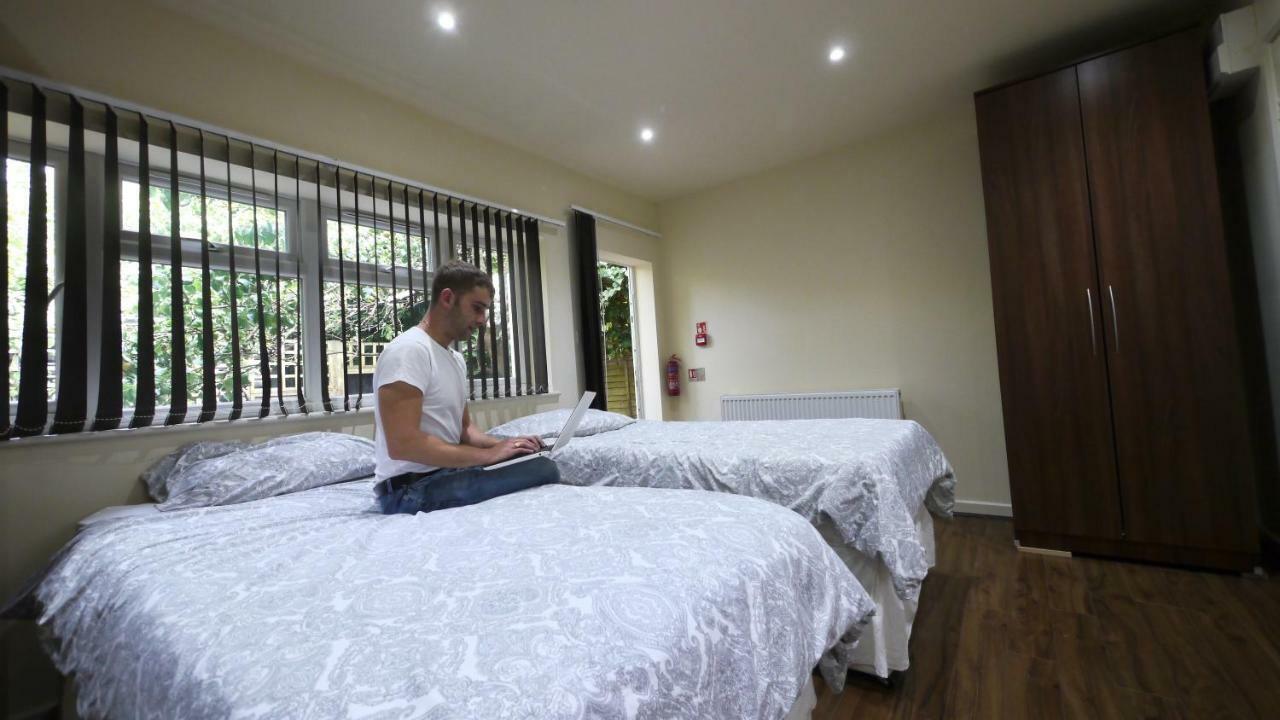 Accommodation London Hostel *