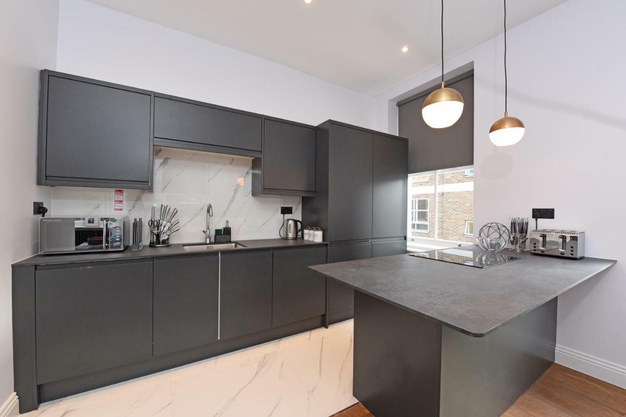 Stylish!! Spacious 2 & 3 Deluxe Near Victoria Station * London