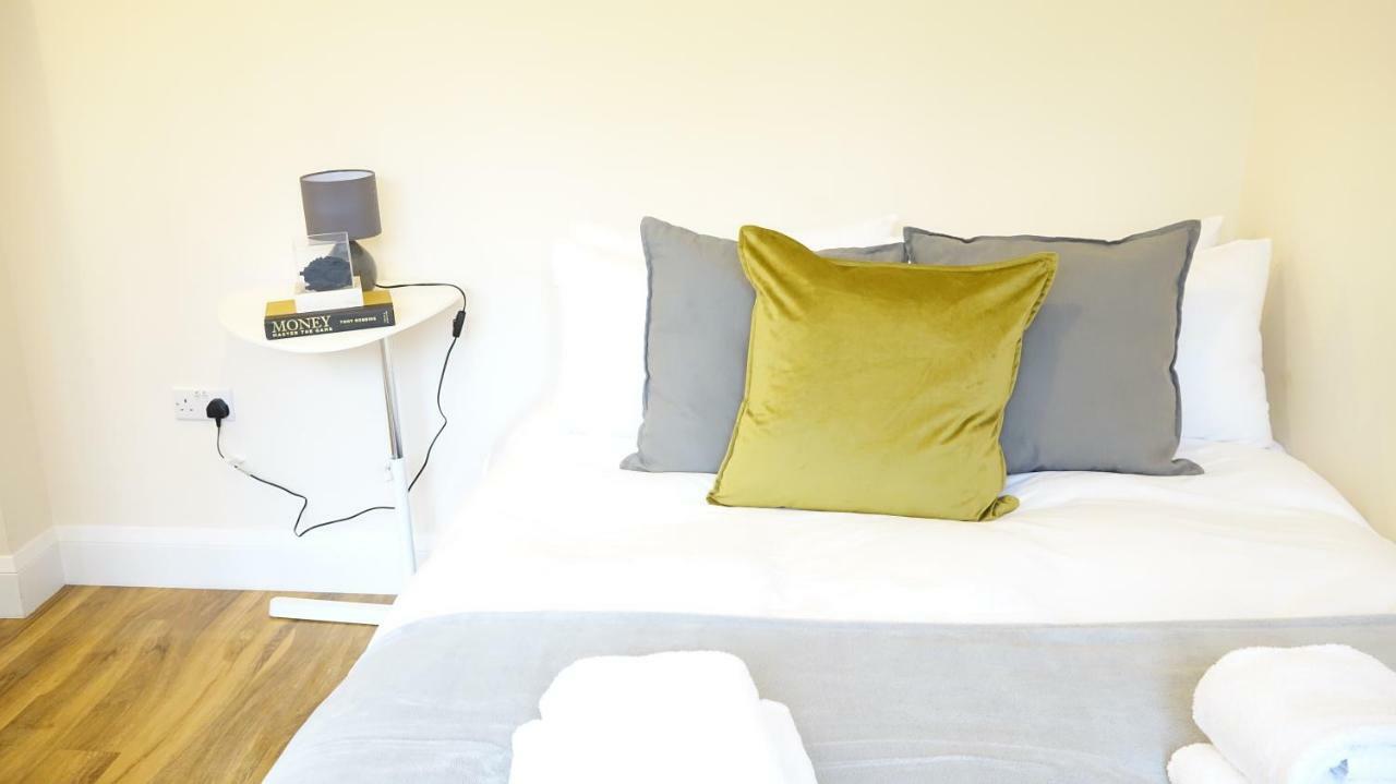 Heathrow Ensuite Rooms- Auto Check In * London