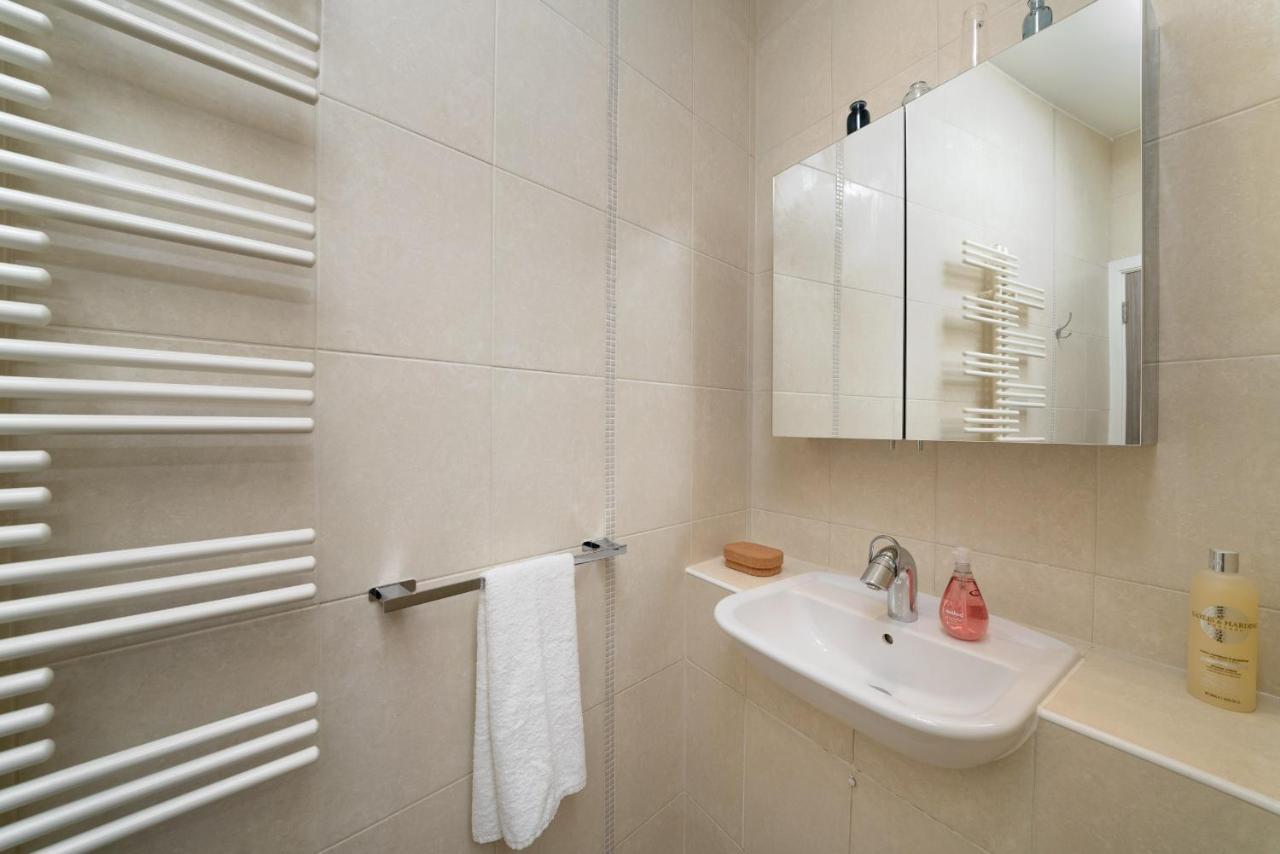 Apartment Huge & 3 Bedr, 4 Beds, 2,5 Bath Covent Gdn