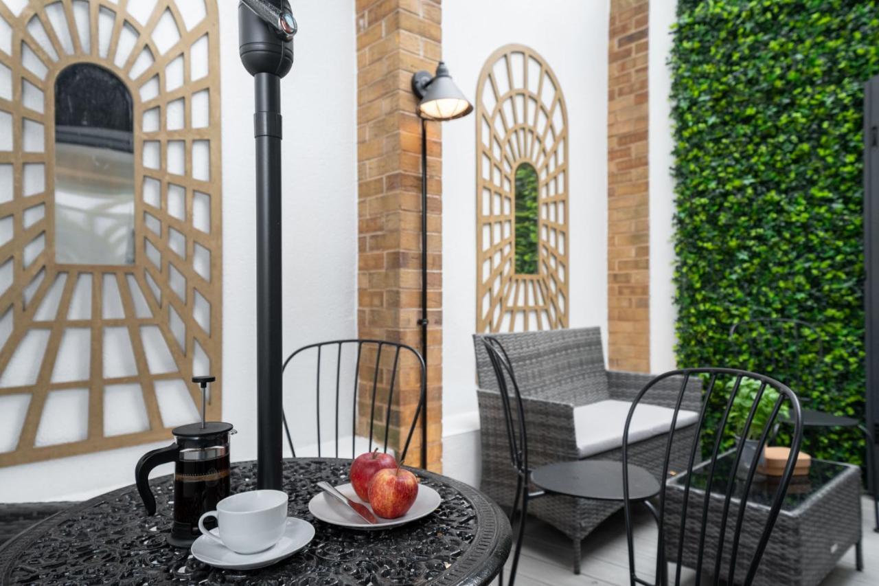 Apartment Huge & 3 Bedr, 4 Beds, 2,5 Bath Covent Gdn London
