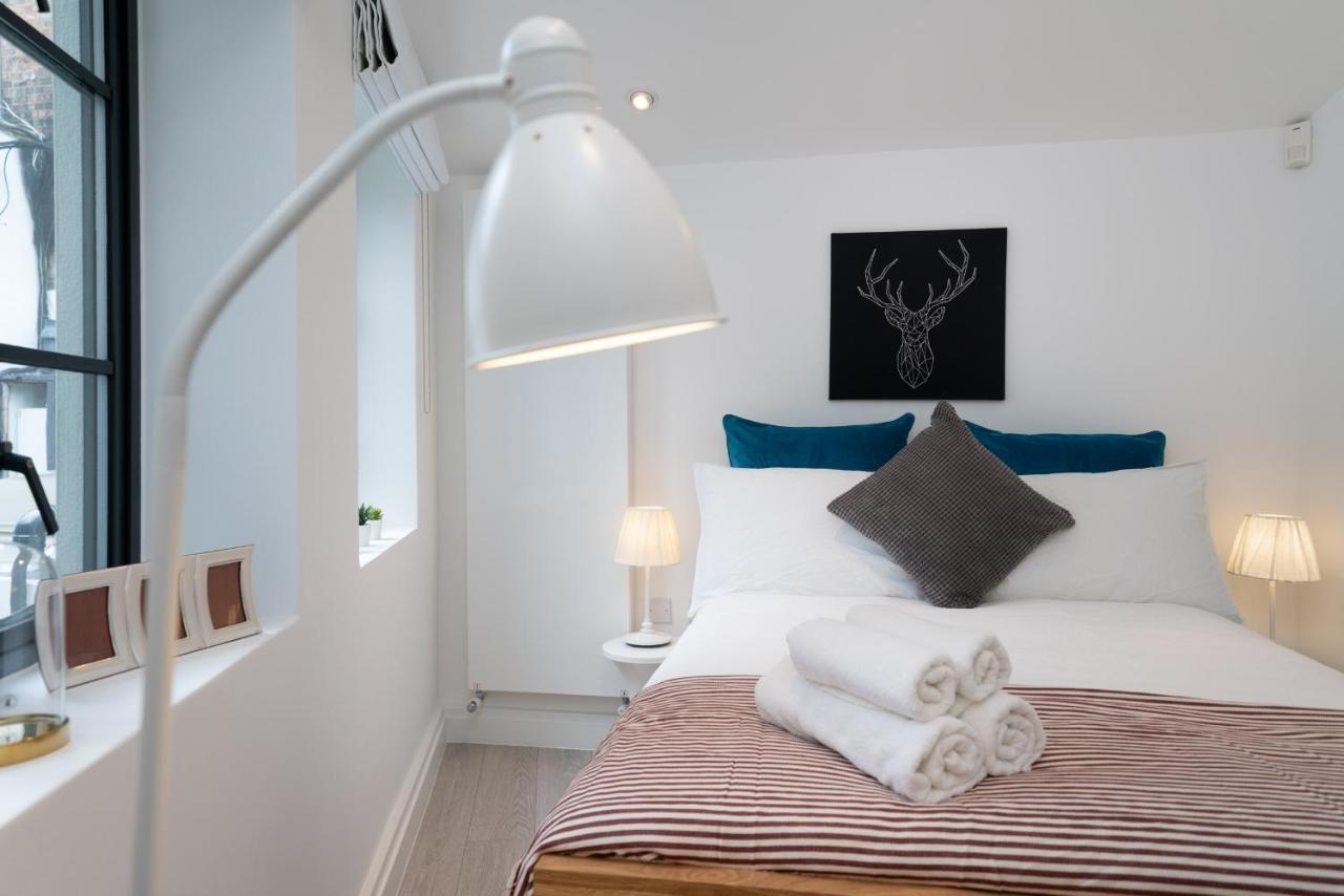 Huge & 3 Bedr, 4 Beds, 2,5 Bath Covent Gdn Apartment London