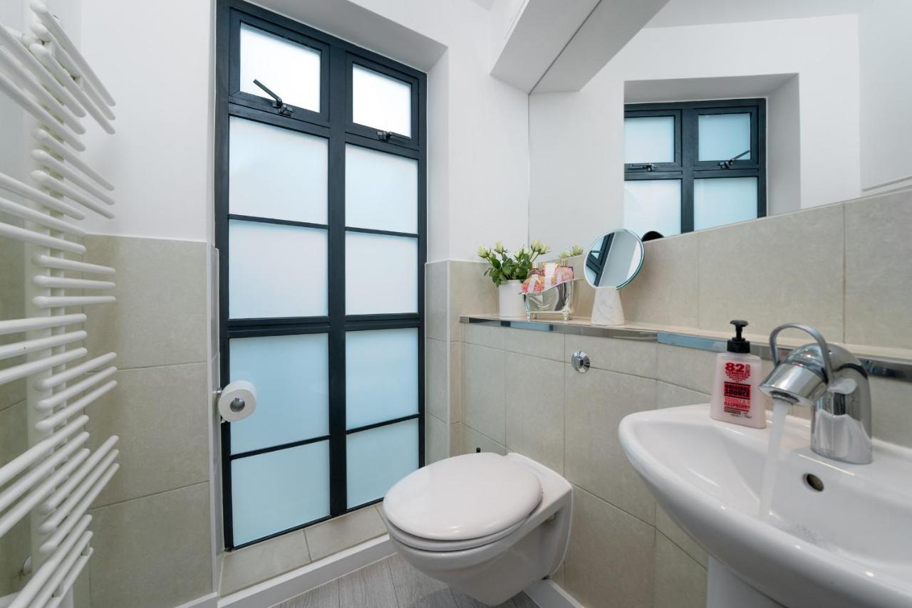 Apartment Huge & 3 Bedr, 4 Beds, 2,5 Bath Covent Gdn London