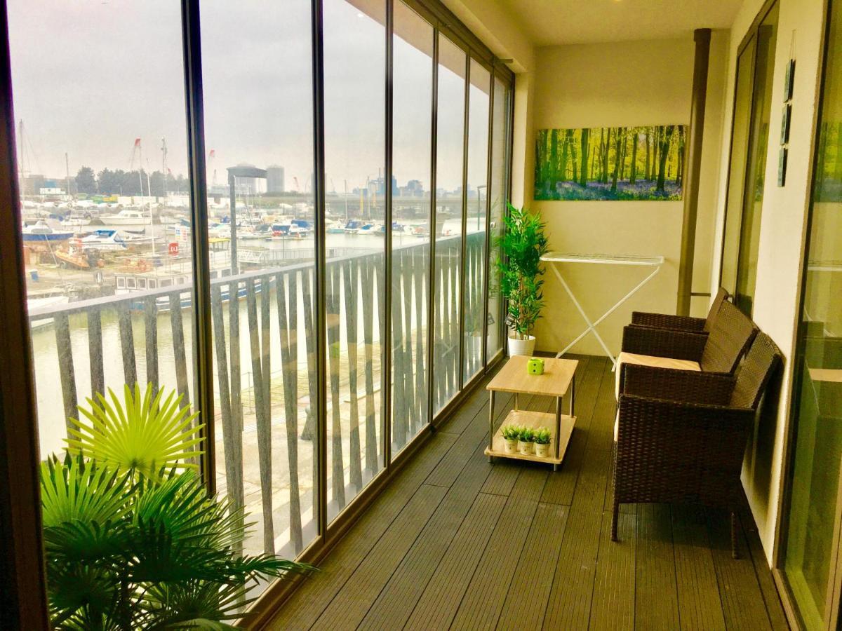 Excel 2 Bedrooms River View Apartment London