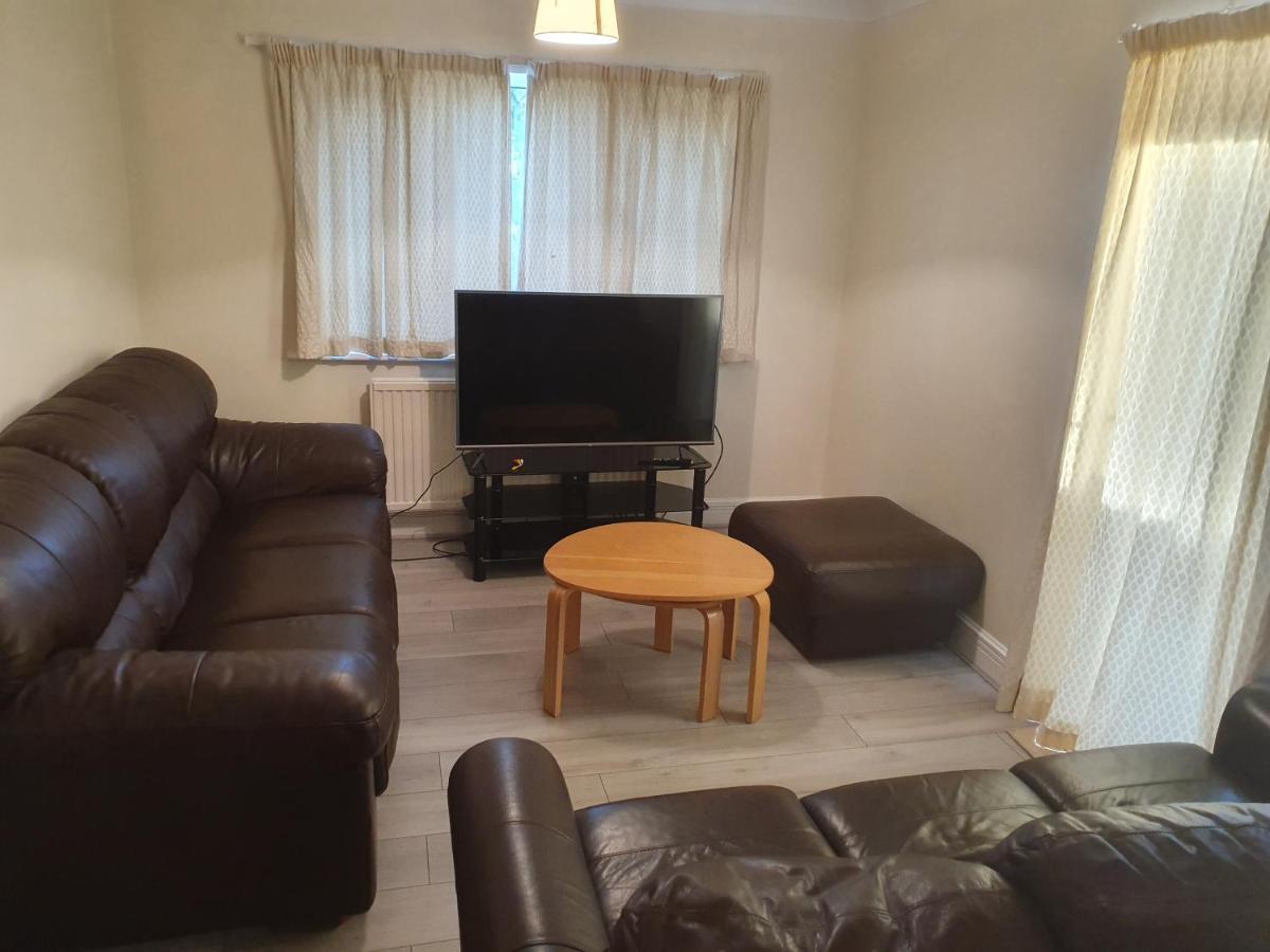 Ferienhaus Elegant House 10 Minutes Walk To Wembley Stadium *