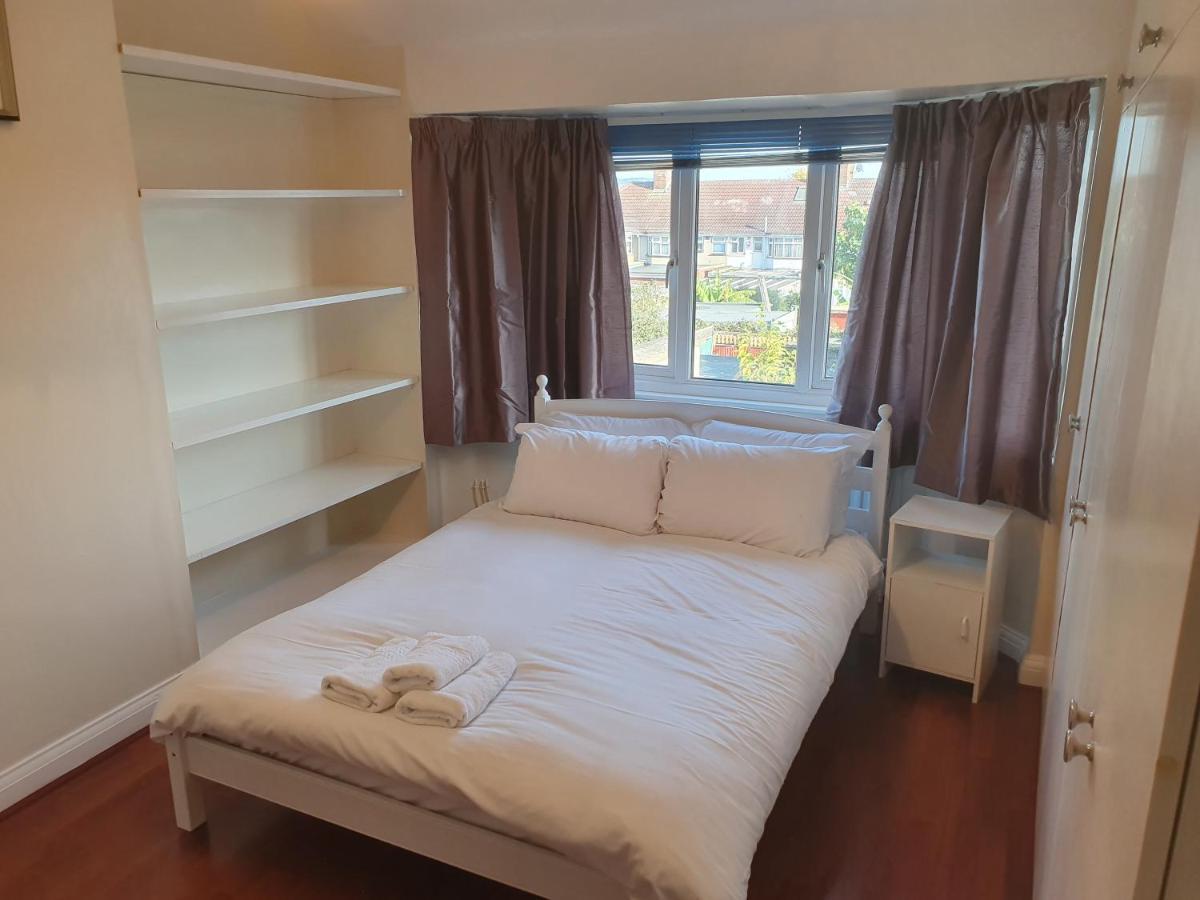 Ferienhaus Elegant House 10 Minutes Walk To Wembley Stadium *