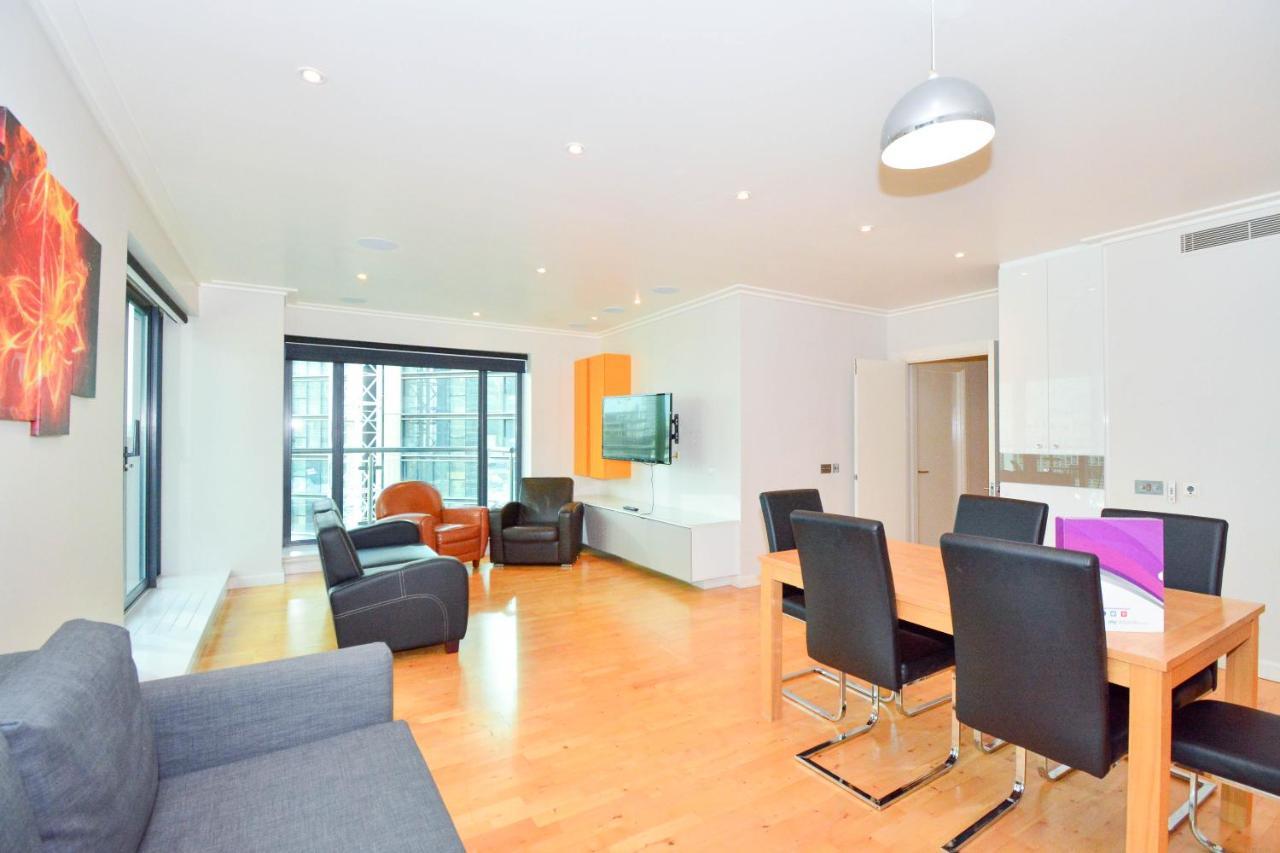 Canary Wharf - Corporate Riverside *