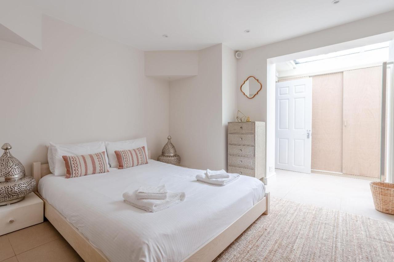 Charmingly Unique And Recently Refurbished Watchman's In Camden Town Londres