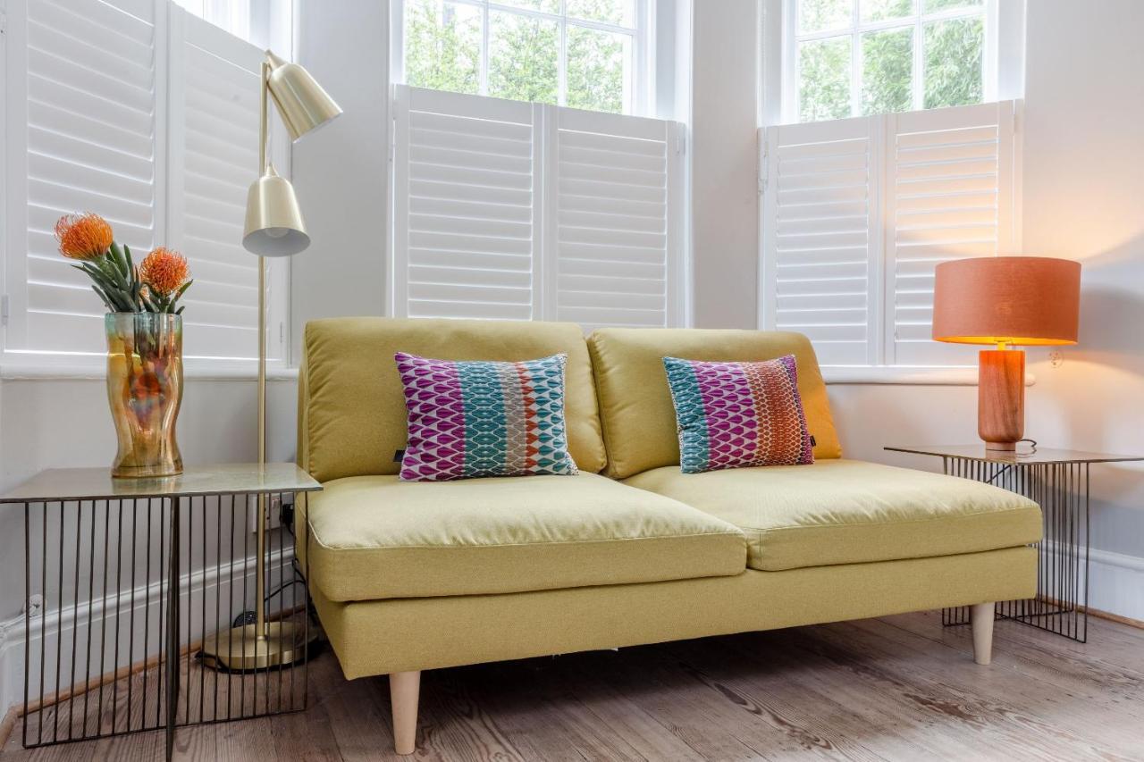 Charmingly Unique And Recently Refurbished Watchman's In Camden Town * Londres