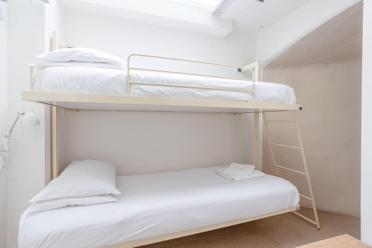 Charmingly Unique And Recently Refurbished Watchman's In Camden Town Londres