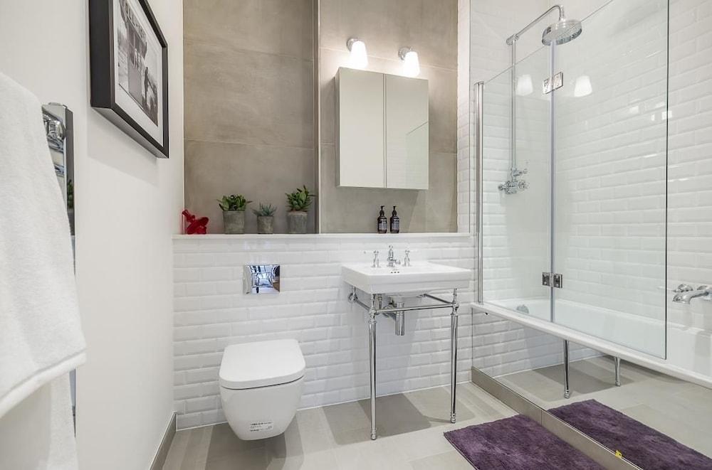 Carlow House By Skyline 4*