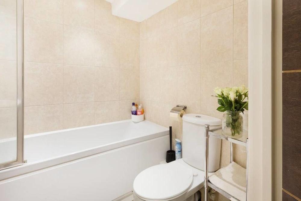 Bed and breakfast Harrods 3*