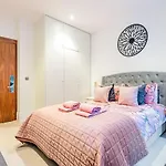 Arcore Premium Rental Shaftesbury Avenue