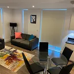 High View Two Bedroom Apartment In Woolwich