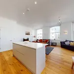 Superb 2 Bed Flat Camden 5 Min Walktube Station
