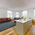 Superb 2 Bed Flat Camden 5 Min Walktube Station