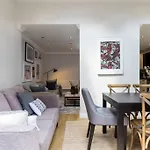 Amazing 4 Bed House Wparking 2Min Walk To Station