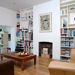Stunning 5 Bed House With Private Garden