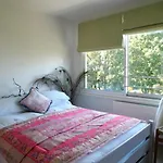 Stunning 5 Bed House With Private Garden