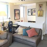 Lovely 2 Bedroom On The Corner Of Portobello Road