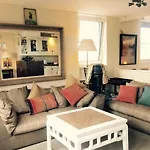 Lovely 2 Bedroom On The Corner Of Portobello Road