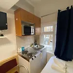 F14- Single Studio Shared Shower/Toilet Near Paddington