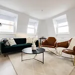 The Margravine Maisonette - Modern & Bright 2Bdr Flat