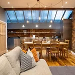2 Bedroom Bethnal Green - W Yard View by Opulent