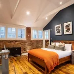 2 Bedroom Bethnal Green - W Yard View by Opulent