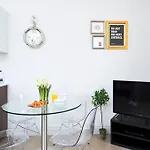 Recently Redecorated Bright 1Br Near Shepherds Bush With Parking Soa
