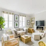 Joivy Elegant 2-Bed, 2 Bath Flat With Private Terrace In South Kensington, Close To Tube
