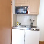 F302- 3Rd Floor Studio Fits 2 Near Hyde Park