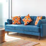 Stunning Two Bed Apartment Rh8