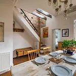 Charming Home With Roof Terrace In East London By Underthedoormat