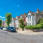 Homely 4-Bedroom Home With 2 Baths & Free Parking