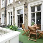 Large 2 Beds Flat Overlooking Clapham Common Park