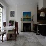 Large 2 Beds Flat Overlooking Clapham Common Park