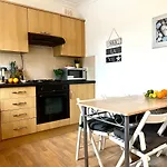 The Peachy-Homey The Heart Of Trendy Brixton