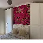 1St Floor Luxury 2 Bedroom 1 Bathroom Apartment Hampstead London