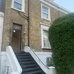 1St Floor Luxury 2 Bedroom 1 Bathroom Apartment Hampstead London