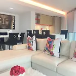 2 Bedroom Apartment Close to ExCel Exhibition, Emirate Cable to 02 Arena